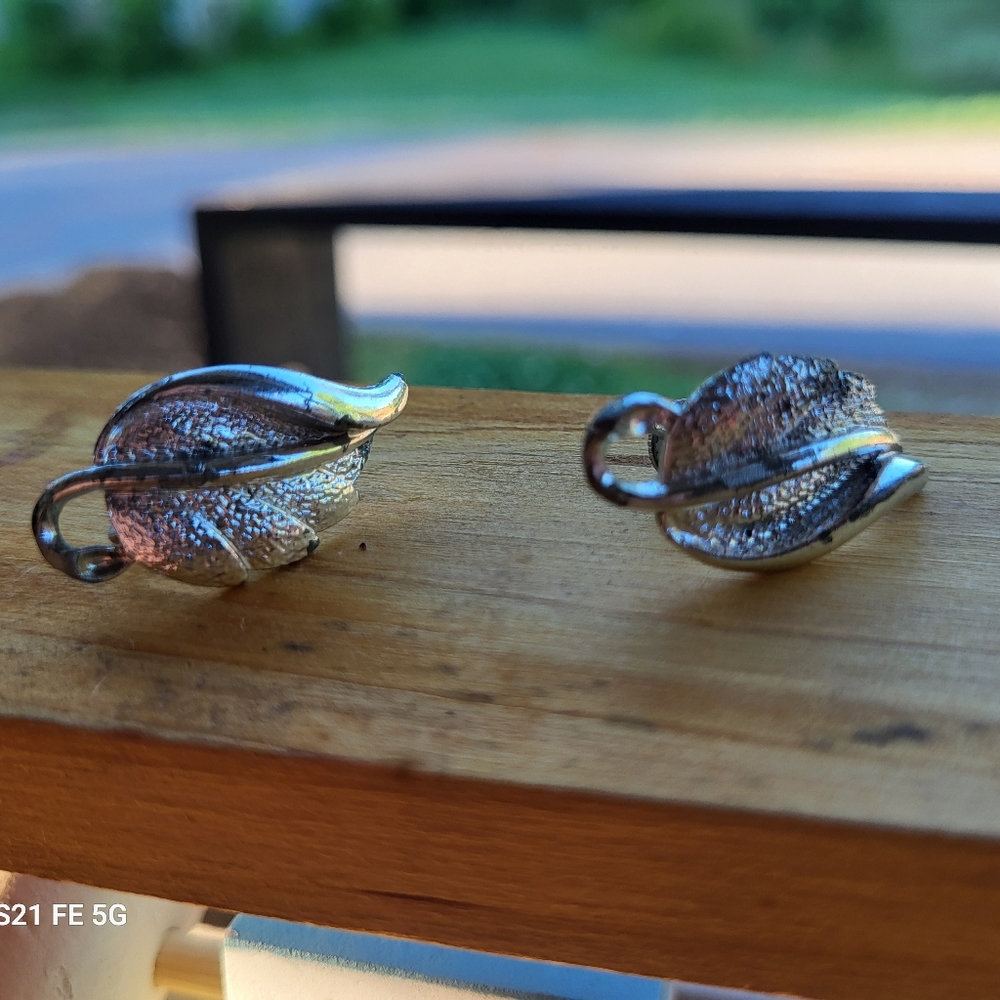 Vintage Cora Screw On Earrings